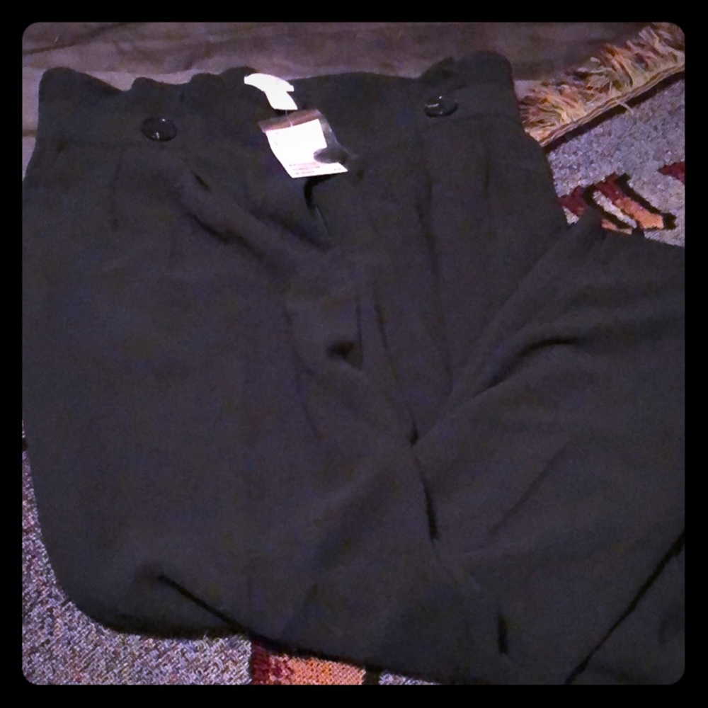 H&M green crop pants